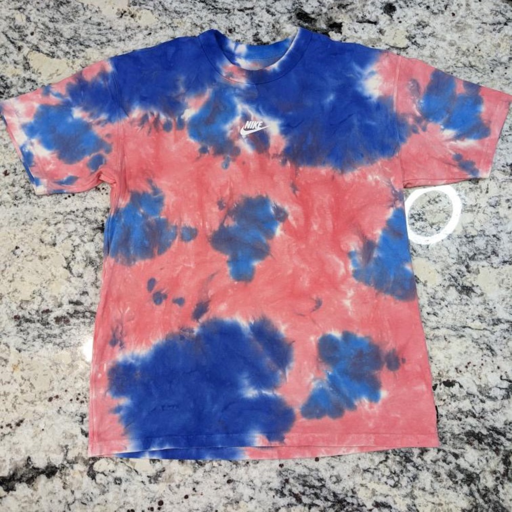 NWOT Nike Sportswear Air Max 90 Tie Dye Tee